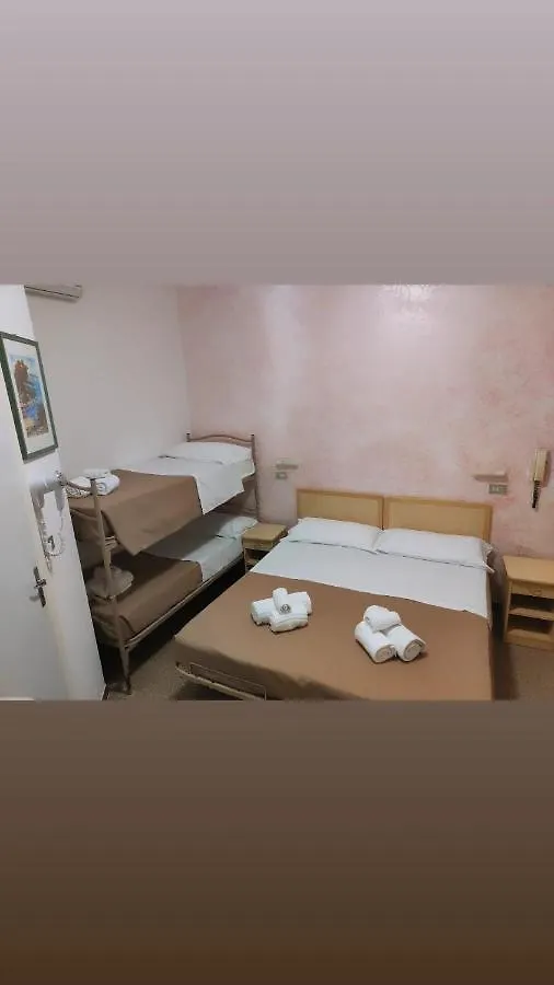Hotel Gioiella Rímini 2*,